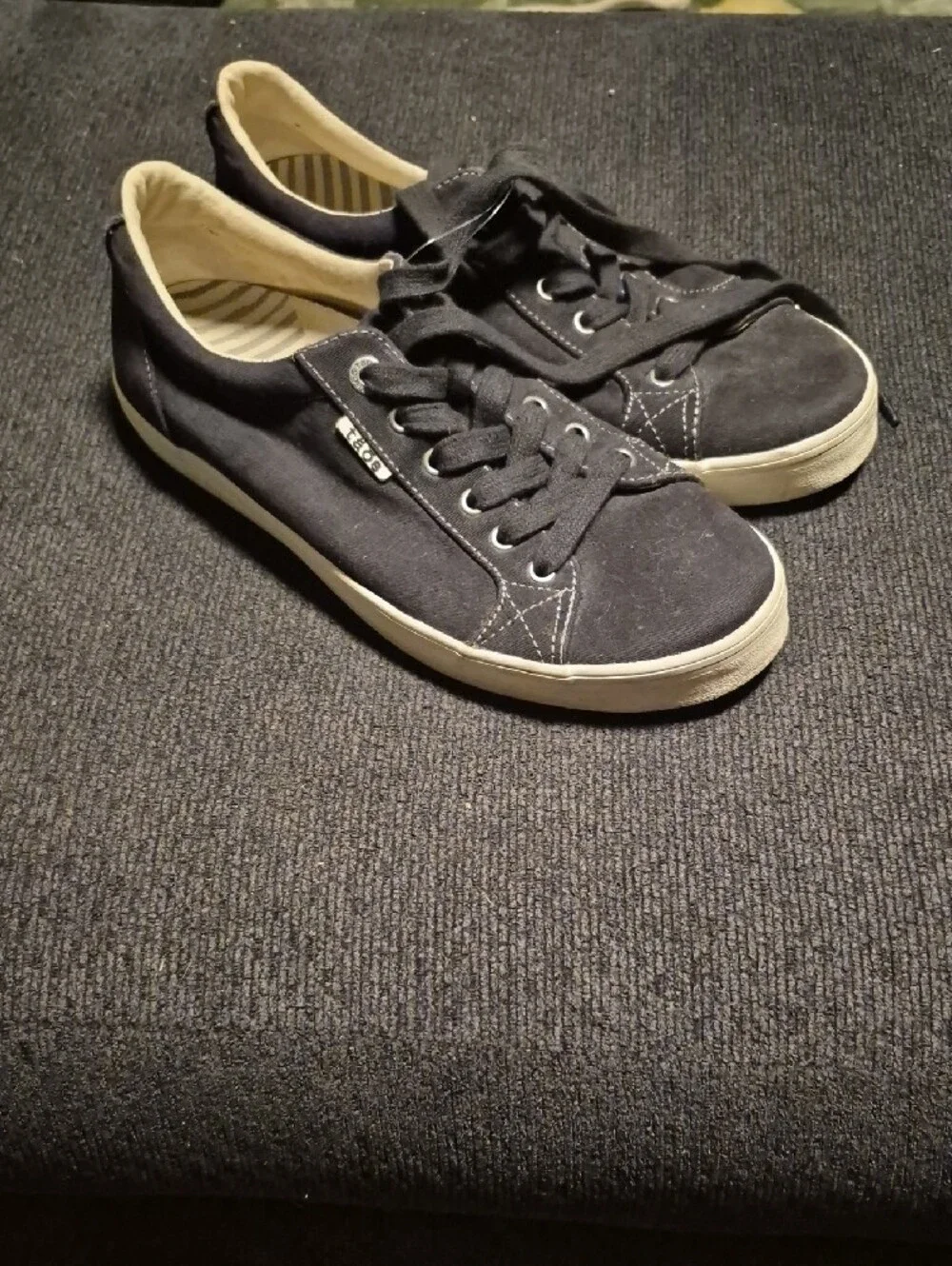 Taos Footwear Black Low-Top Canvas Sneakers with White Soles